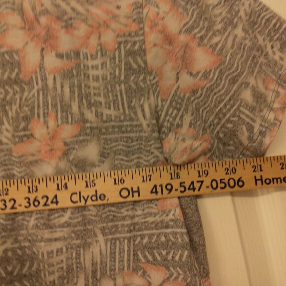 On The Byas tshirt mens M Medium gray floral all over print short sleeve pocket - Picture 4 of 8